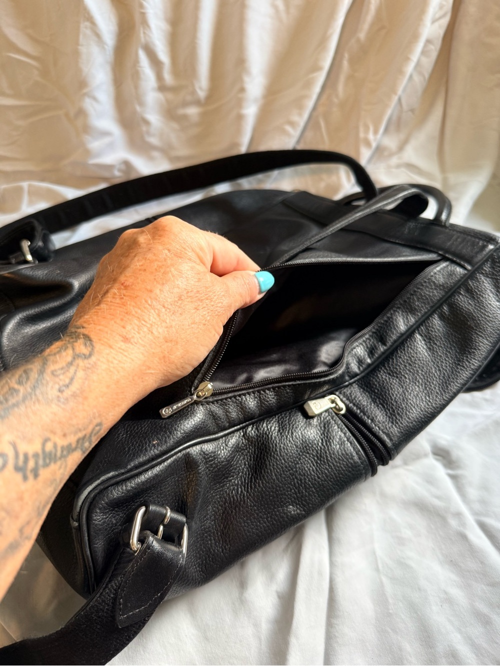 Longchamp Black Leather Backpack with Front Zip Pocket - Picture 3 of 10